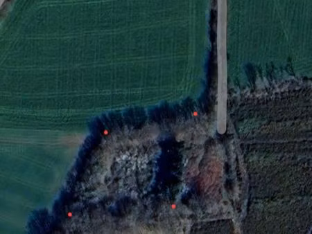 jolis terrains  plus ou moins boisés  non constructibles