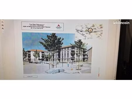 a vendre 3 pièces la tour du pin centre balcon et box en ss