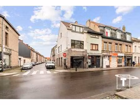 te renoveren handelspand met duplex-appartement op de bev...