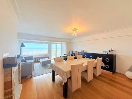 gemeubeld 3-slaapkamer appartement met frontaal zeezicht!