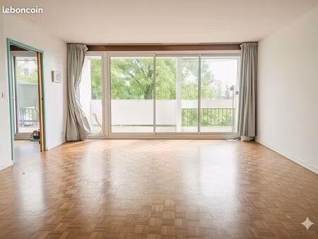 ? appartement t4 traversant - 2 balcons  garage  cave  ascenseur - 160 000