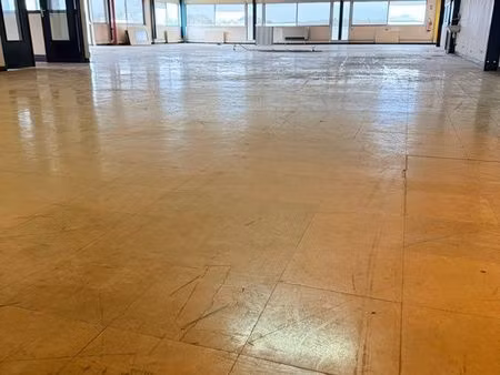 salle de réunion et bureaux