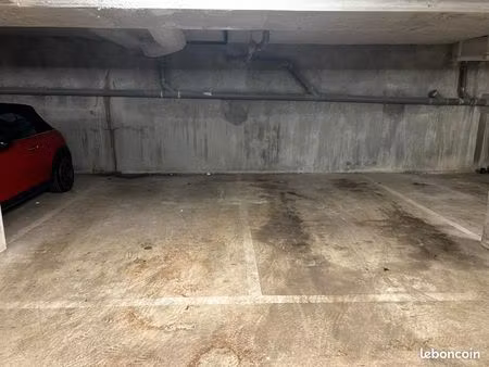 place de parking proche aéroport orly