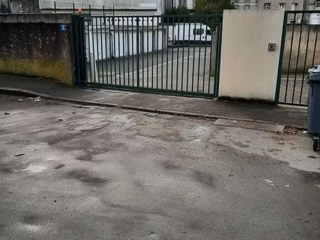 grand garage proche place de la liberté