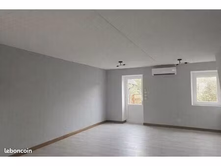 location maison dans village