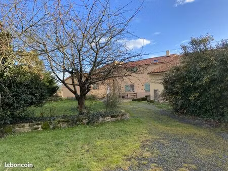 maison 8 pièces 217 m²