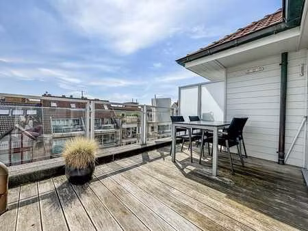 appartement en duplex meublé avec environ 16 m² de terrasse