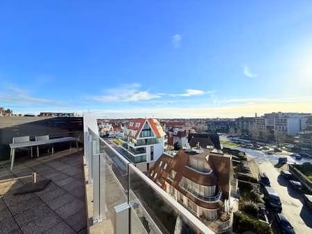 duplex hoekappartement met 3 slaapkamers nabij het casino...