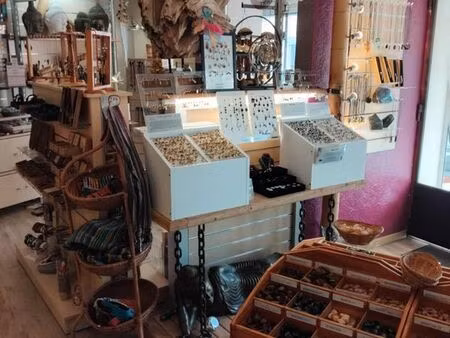 fond de commerce boutique esotérique  pierres et minéraux  bijoux  déco  librairie de 65 m