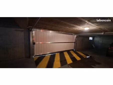 parking dans garage fermé