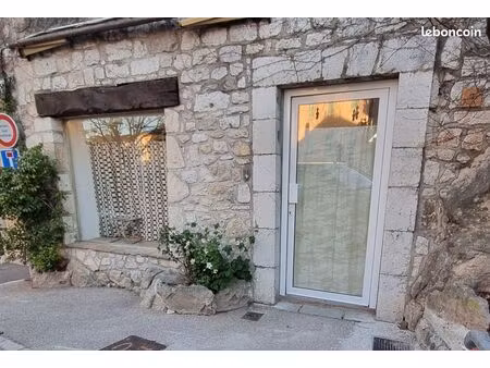 local commercial ou bureau refait à neuf – vitrine cœur village