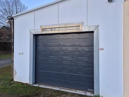 local d'activité de 80 m² - stockage - 15 km angers sud