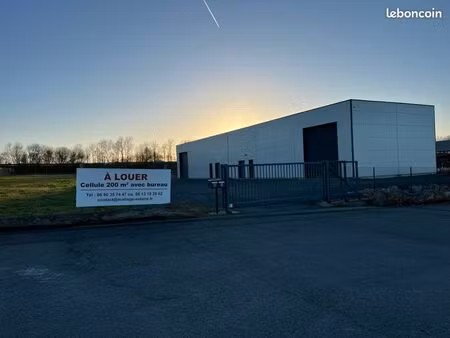 a louer local artisanal ou de stockage de 200 m2