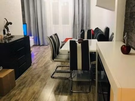 maison de ville meublée triplex 159 m² – 4 chambres – gare à 100 m – centre-ville baume-le