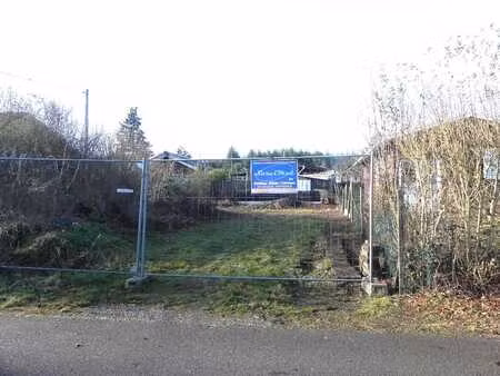 beau terrain avec plans et permis de bâtir.