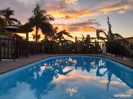 elégante dépendance dans villa avec piscine à st. denis proche chu