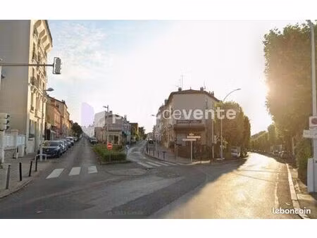 local commercial 114 m²