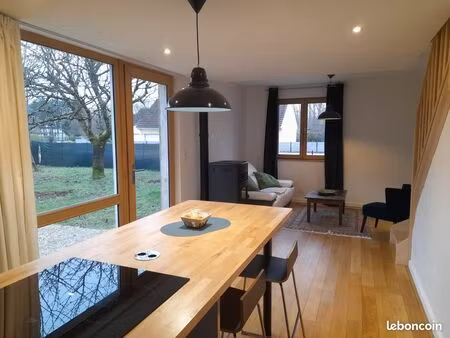 maison meublée rénovée + jardin 130 m² + parking – 1 chambre + grande mezzanine – beaune