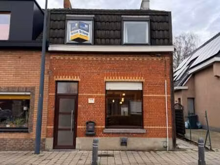 te koop in oostakker – gezellige halfopen bebouwing met p...