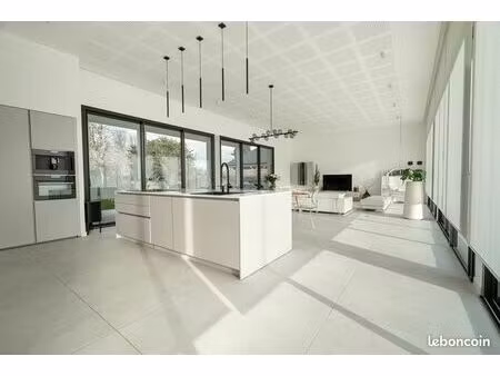 propriété 6 pièces 241 m²