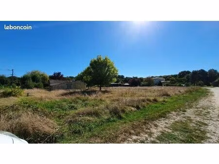 terrain 650 m² camarsac