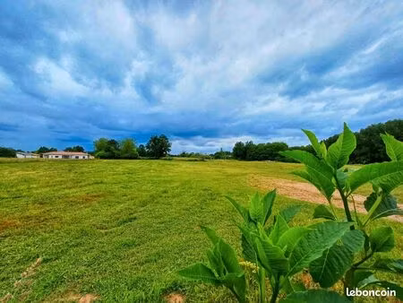 terrain 690 m² le tuzan