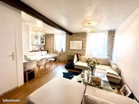 t2 meublé et rénové avec terrasse