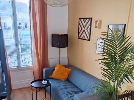 t2 meublé • gare à 150m • direct propriétaire