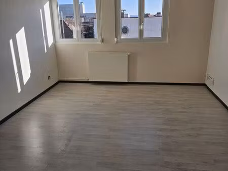 appartement 67 m² appartement de 4 pièces sochaux  situé dans un petit immeuble calme de 6