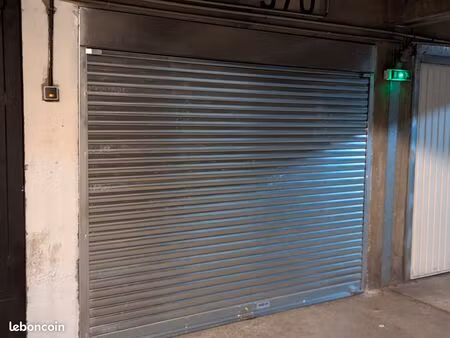 box garage 12 m² dans résidence sécurisée