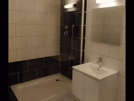 à louer – studio 46 m² – ste-clotilde