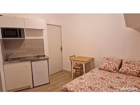 studio meublé (eau  électricité  internet  taxe  chauffage compris)