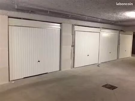 personne sérieuse cherche une location d’un box de garage avec un propriétaire urgent