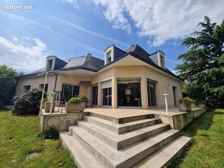 maison 7 pièces 228 m²