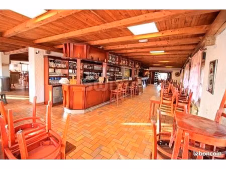 hôtel particulier 35 pièces 1870 m²