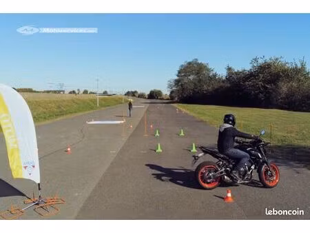 cherche parking ou autre pour y enseigner la conduite moto