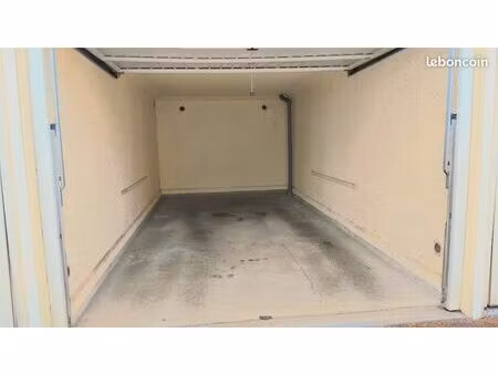 garage extérieur 16 m2 1 véhicule dans résidence privée