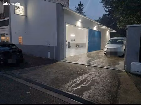 entrepôt 100m2+70m2 cour