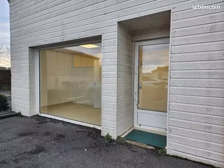 à louer – local commercial 60 m² – centre-ville le pin-en-mauges