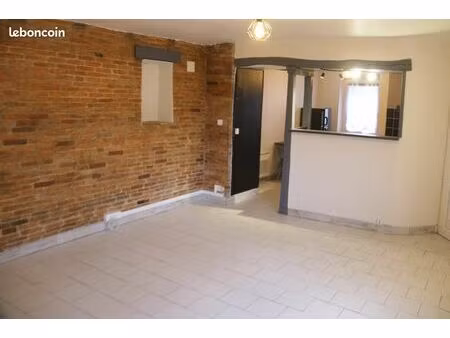 maison meublée avec balcon