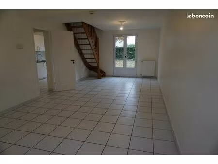 maison avec jardin de 5 pieces et 85 m2 a louer a bouchemaine – tres recherche  quartier r