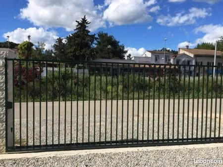 location de terrain pour activité commerciale  stockage voiture  parking aix-en-provence