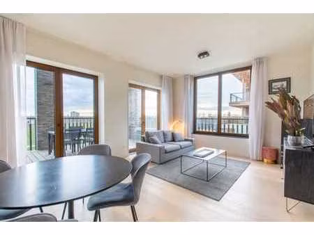 bel app. 2 ch. avec vue sur parc