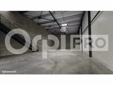 local d'activité 422 m²