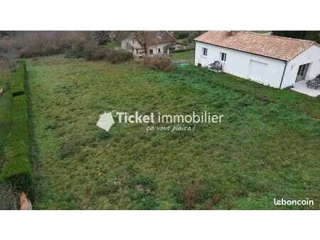 terrain 900 m² daux