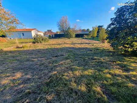 terrain constructible avec puits à saint-jory