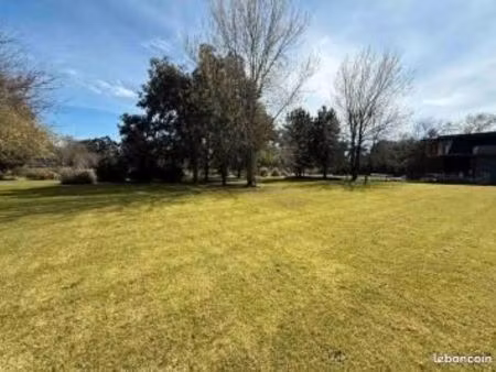 terrain constructible a jongay ( blaye )