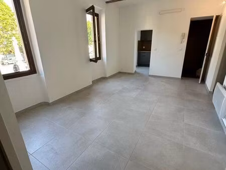 t2 rénové de caractère – 40 m² – hyper-centre gardanne – produit rare