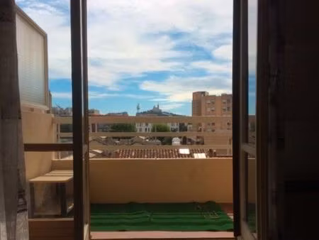 loue studio meublé 550 cc avec balcon lumineux calme proche facultés timone et transports