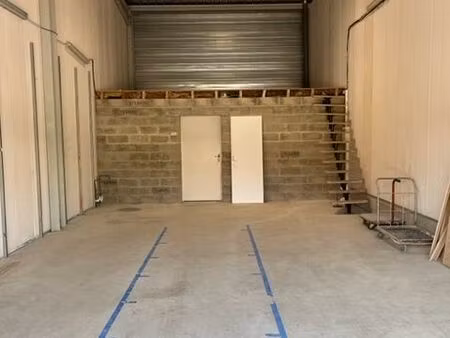 location boxe 110 m²